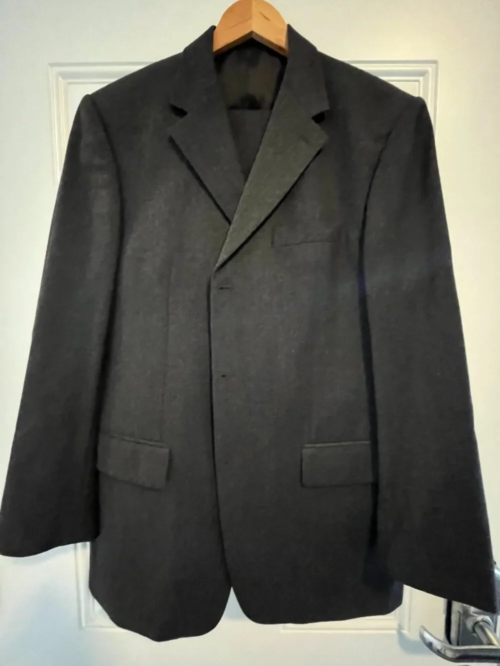 Daniel Hechter 3-Piece Men's Suit – 100% Virgin Wool – Gray – US 40 – Like New